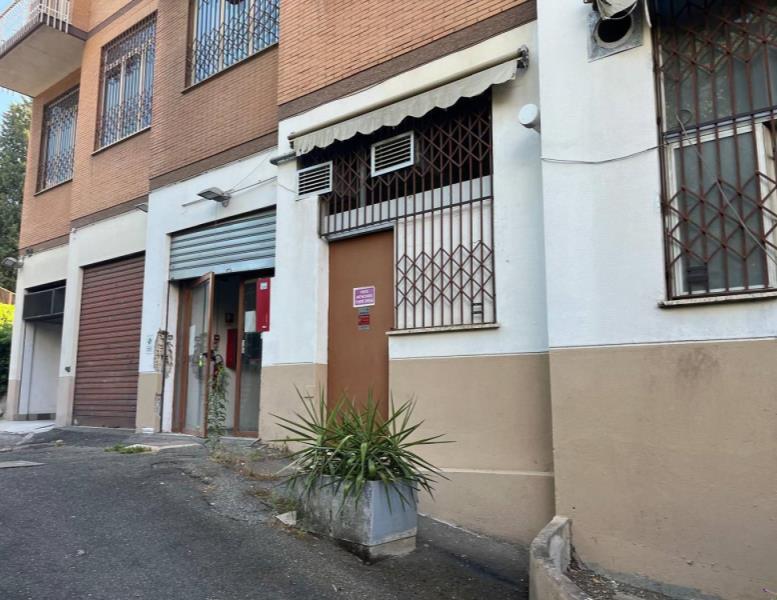 locale commerciale in vendita a Roma in zona Monte Sacro/Talenti