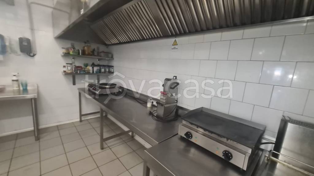 negozio in vendita a Roma in zona Torre Angela