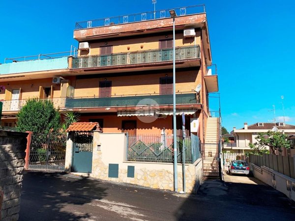 locale di sgombero in vendita a Roma in zona Finocchio