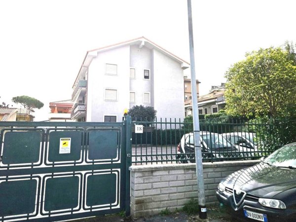 appartamento in vendita a Roma in zona Tor Bella Monaca