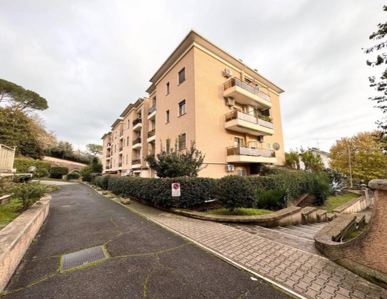 appartamento in vendita a Roma in zona Sette Bagni