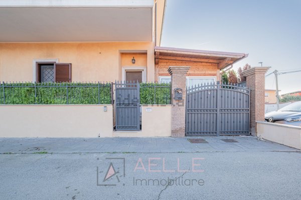 appartamento in vendita a Roma in zona Longarina