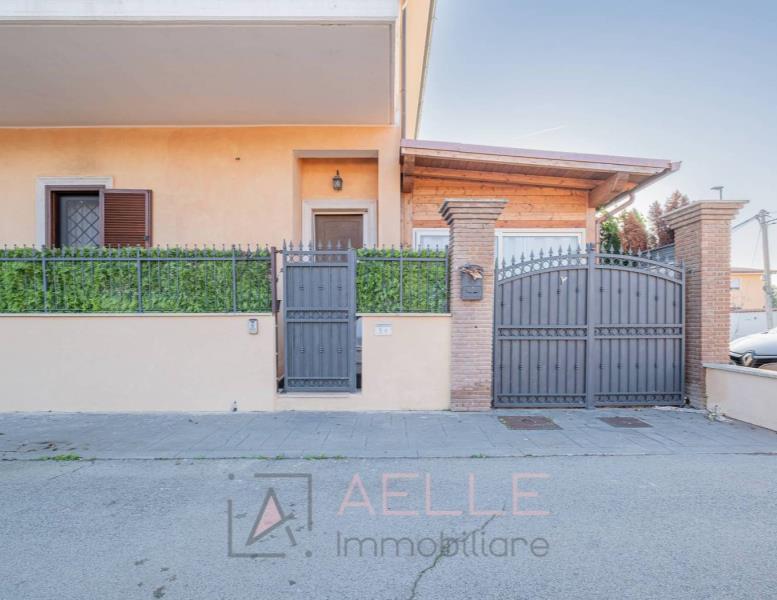 appartamento in vendita a Roma in zona Axa