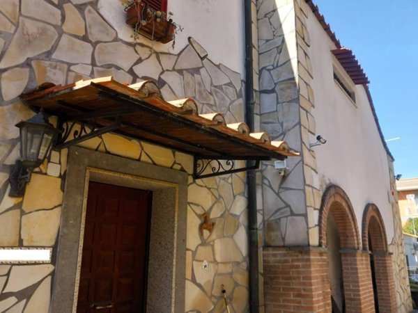 casa indipendente in vendita a Roma in zona Vitinia