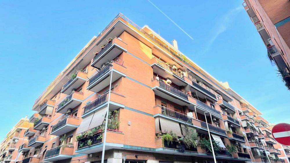 appartamento in vendita a Roma in zona Ostia