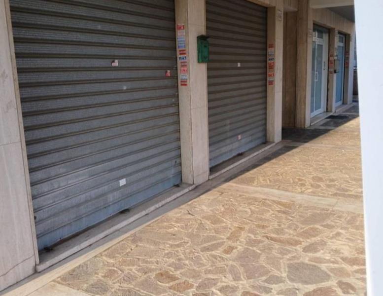 locale commerciale in vendita a Roma in zona Casalotti
