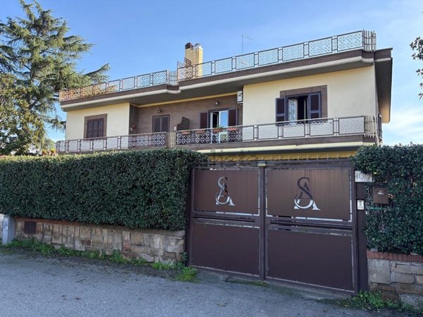 appartamento in vendita a Roma in zona Borghesiana