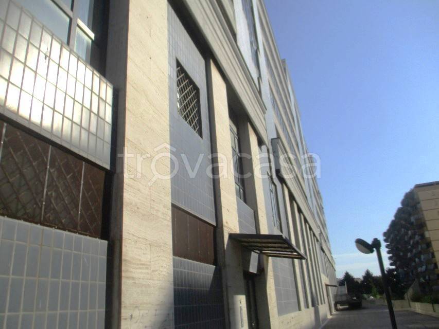 ufficio in vendita a Roma in zona Spinaceto