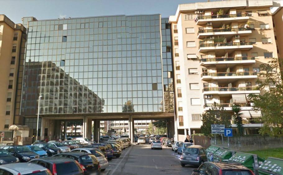 ufficio in vendita a Roma in zona Cinecittà