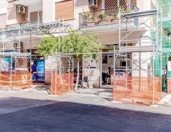 negozio in vendita a Roma in zona Appio Claudio