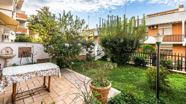 casa semindipendente in vendita a Roma in zona Tor de' Cenci