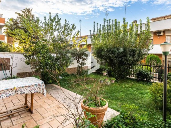casa semindipendente in vendita a Roma in zona Tor de' Cenci
