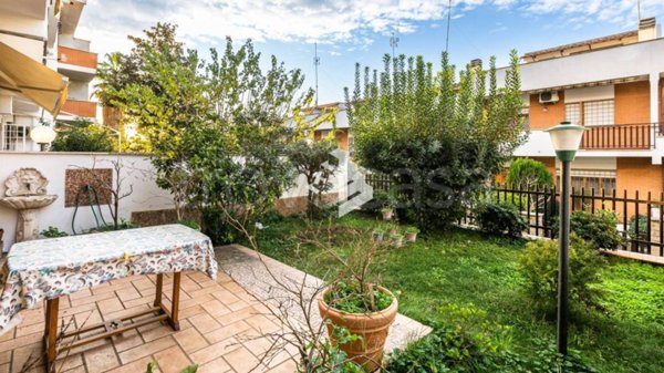 casa semindipendente in vendita a Roma in zona Tor de' Cenci