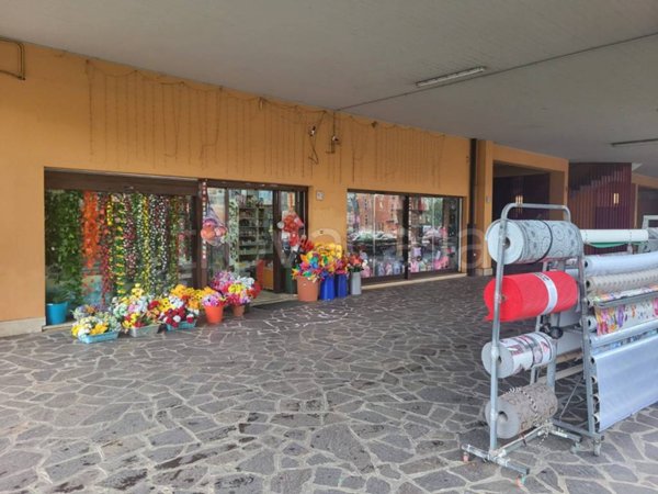 negozio in vendita a Roma in zona Collatino
