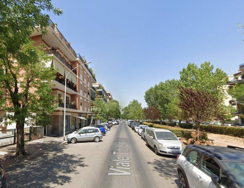 negozio in vendita a Roma in zona Appio Claudio