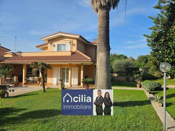 casa indipendente in vendita a Roma in zona Acilia