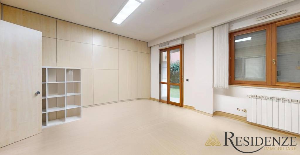 ufficio in vendita a Roma in zona Torrino