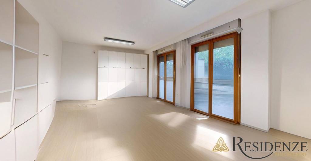 ufficio in vendita a Roma in zona Torrino