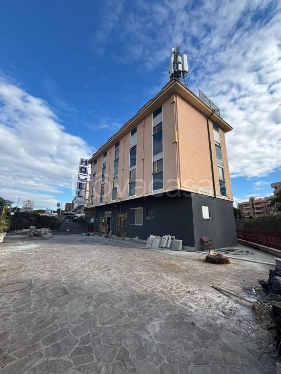negozio in vendita a Roma in zona Ponte Mammolo