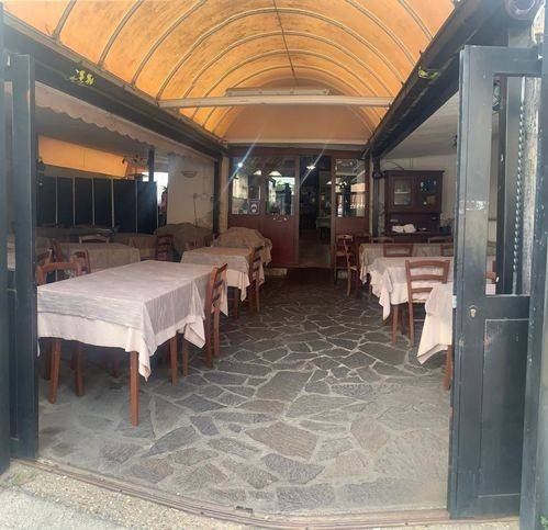 negozio in vendita a Roma in zona Castel Fusano