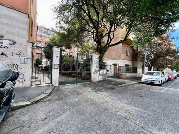 casa indipendente in vendita a Roma in zona Tuscolano