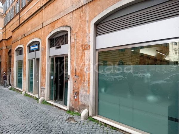 negozio in vendita a Roma in zona Trevi-Colonna