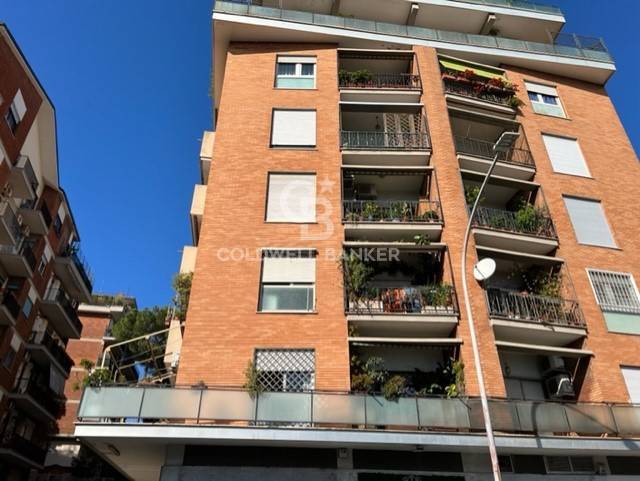 ufficio in vendita a Roma in zona Ardeatino