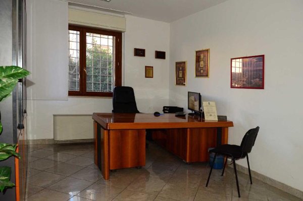 ufficio in vendita a Roma in zona Torrino