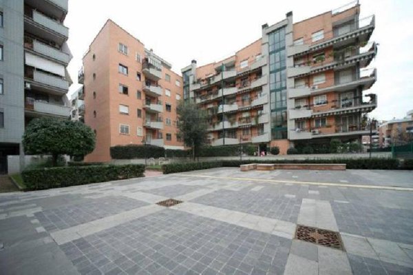 ufficio in vendita a Roma in zona Torrino