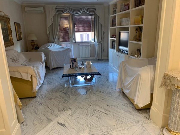 appartamento in vendita a Roma in zona Tuscolano