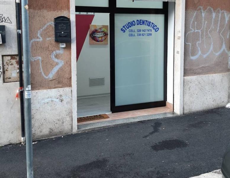 locale commerciale in vendita a Roma in zona Prenestino-Centocelle