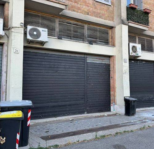 negozio in vendita a Roma in zona Cinecittà
