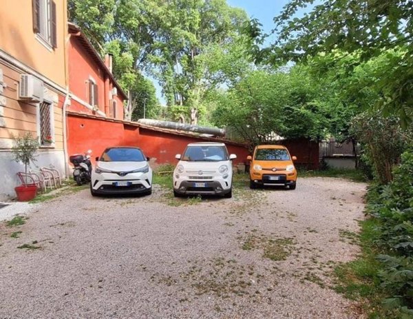 locale commerciale in vendita a Roma in zona Monte Sacro/Talenti