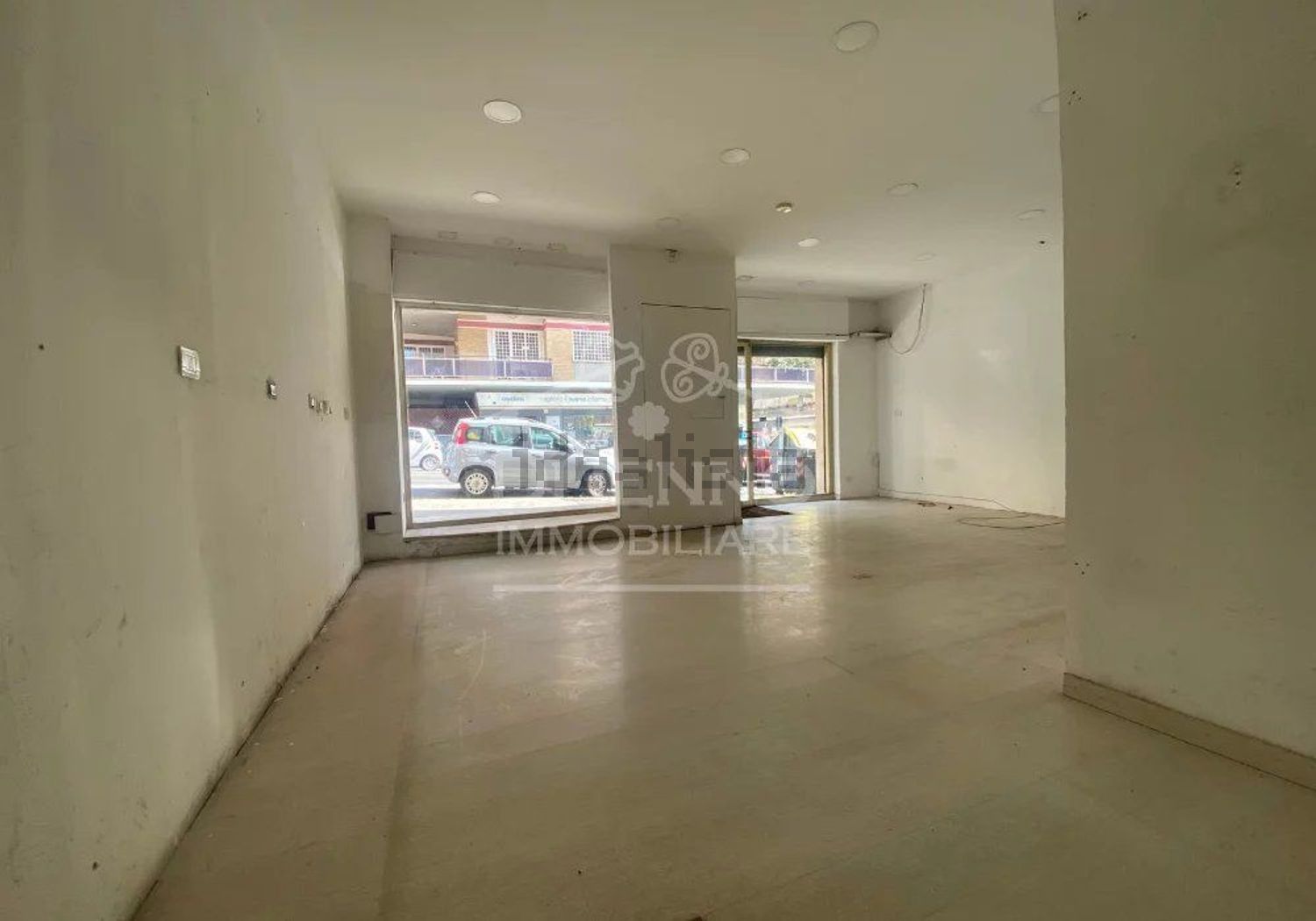 locale commerciale in vendita a Roma
