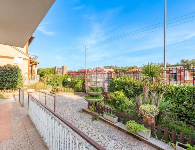 casa indipendente in vendita a Roma in zona Borghesiana