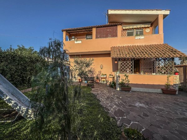 casa indipendente in vendita a Roma in zona Longarina