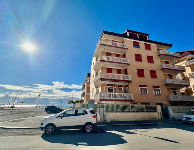 appartamento in vendita a Roma in zona Ostia