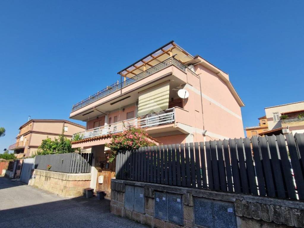 appartamento in vendita a Roma in zona Torre Gaia