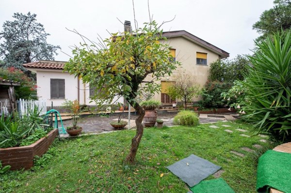 casa indipendente in vendita a Roma in zona Tuscolano