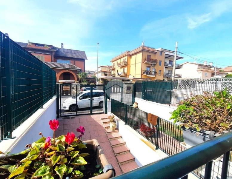 casa indipendente in vendita a Roma in zona Valle Muricana