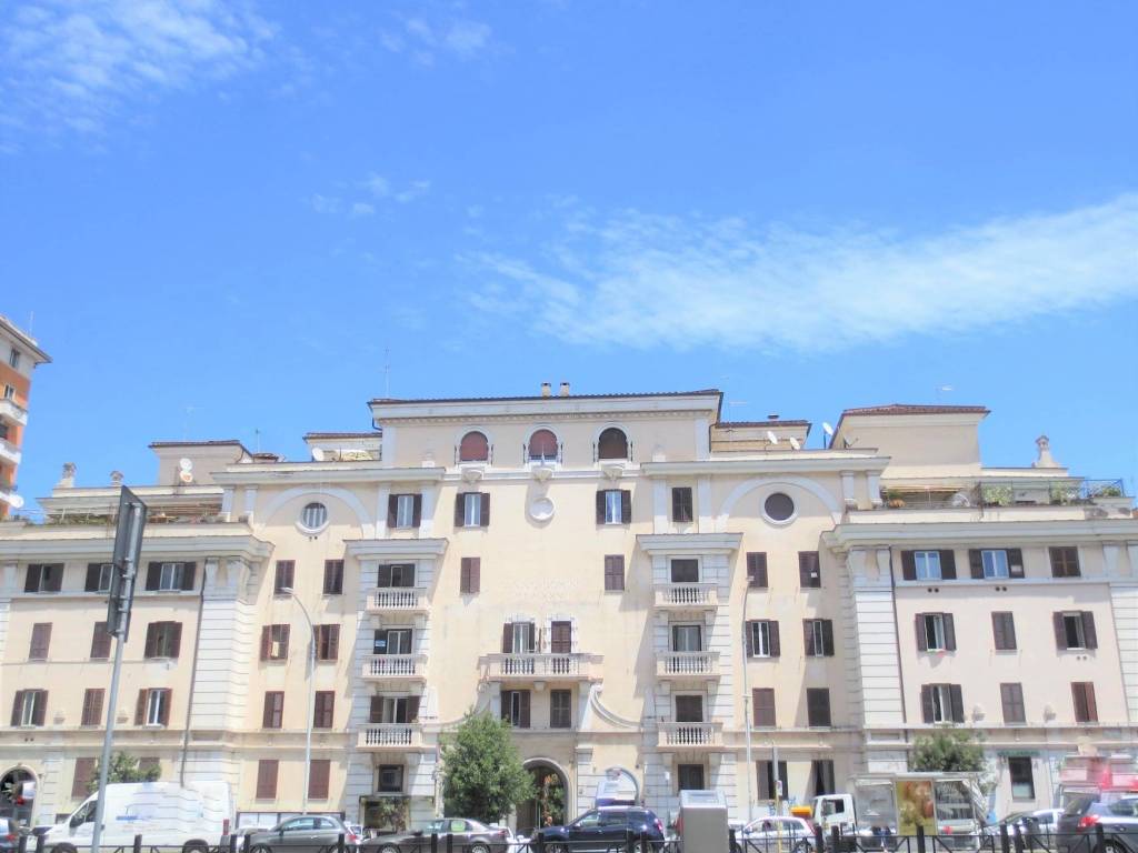 appartamento in vendita a Roma in zona Appio Latino
