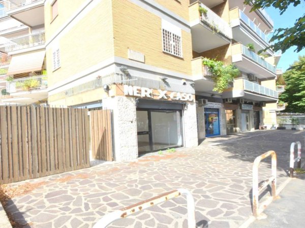negozio in vendita a Roma in zona Portuense