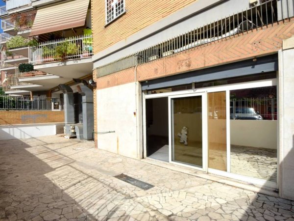 negozio in vendita a Roma in zona Portuense