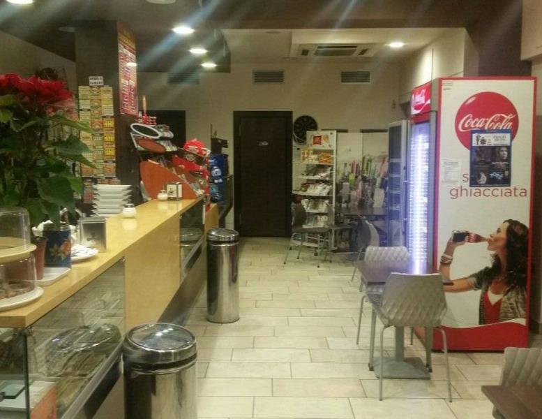 negozio in vendita a Roma in zona Cinecittà