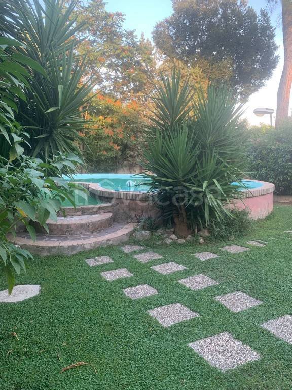 casa indipendente in vendita a Roma in zona Tuscolano