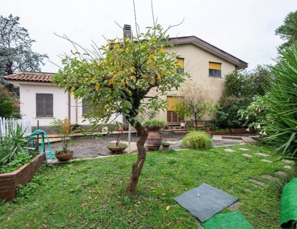 casa indipendente in vendita a Roma