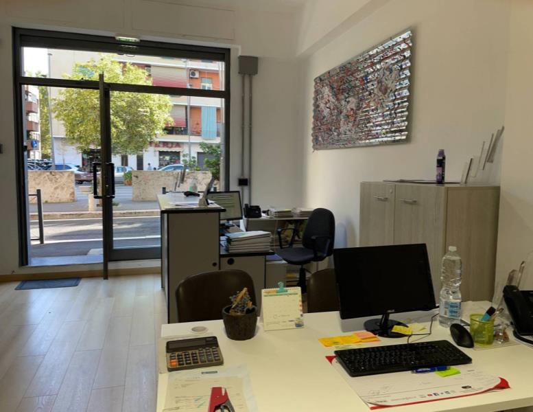negozio in vendita a Roma in zona Portuense