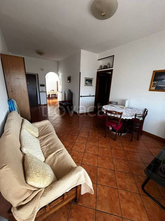 appartamento in vendita a Roma in zona Acilia