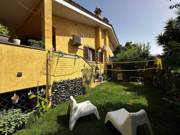 casa indipendente in vendita a Roma in zona Infernetto
