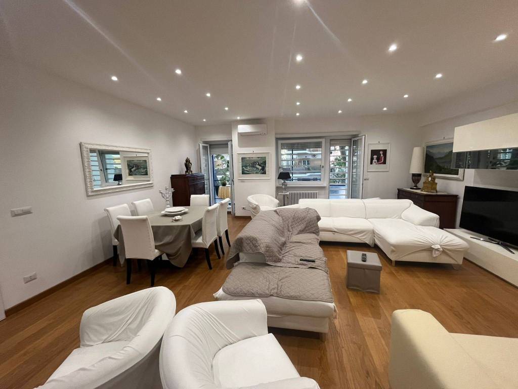 casa indipendente in vendita a Roma in zona Ostia